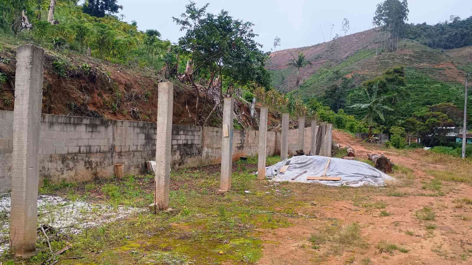Terreno com Estufa