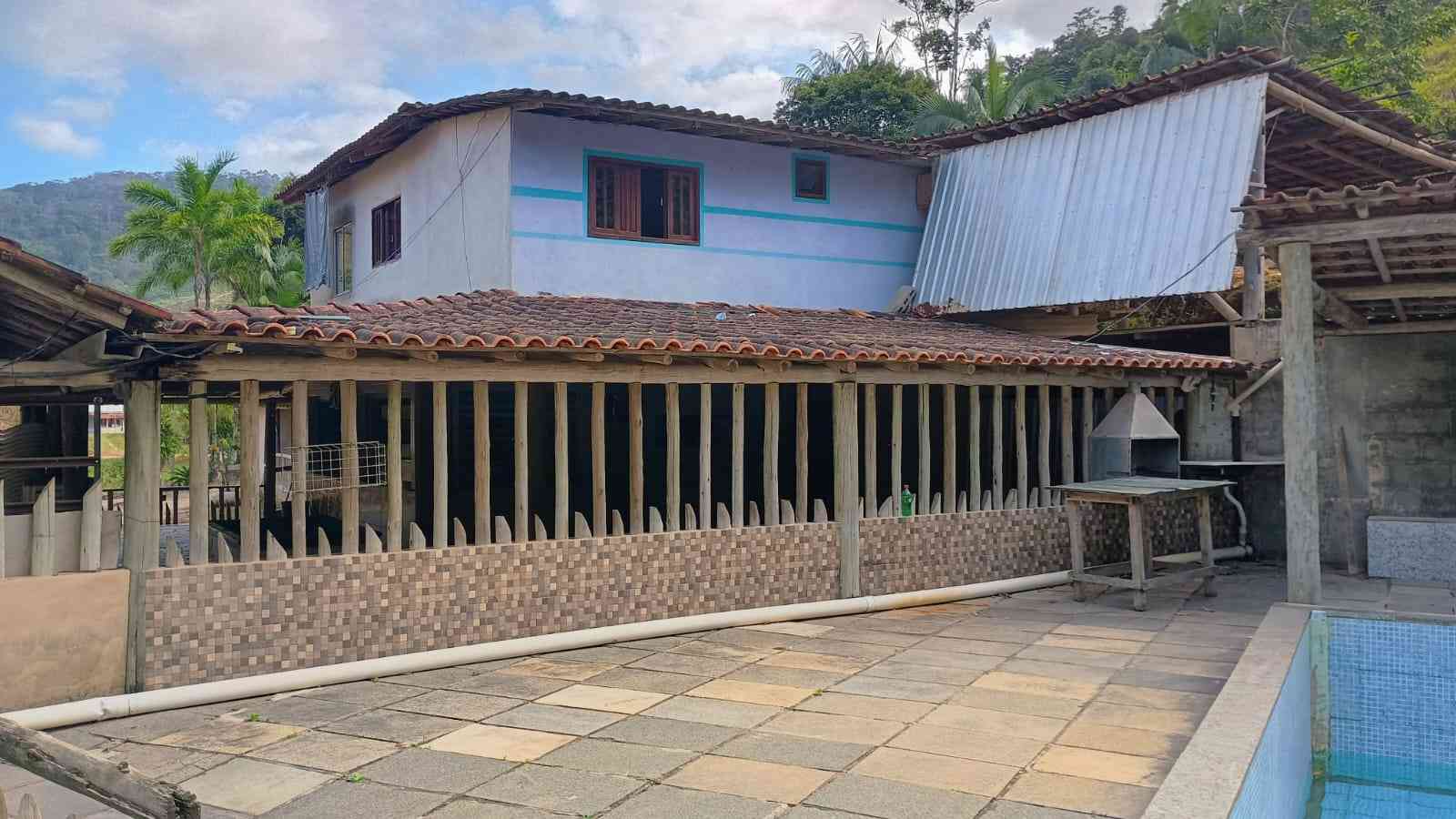 Bar com Casa e Piscina