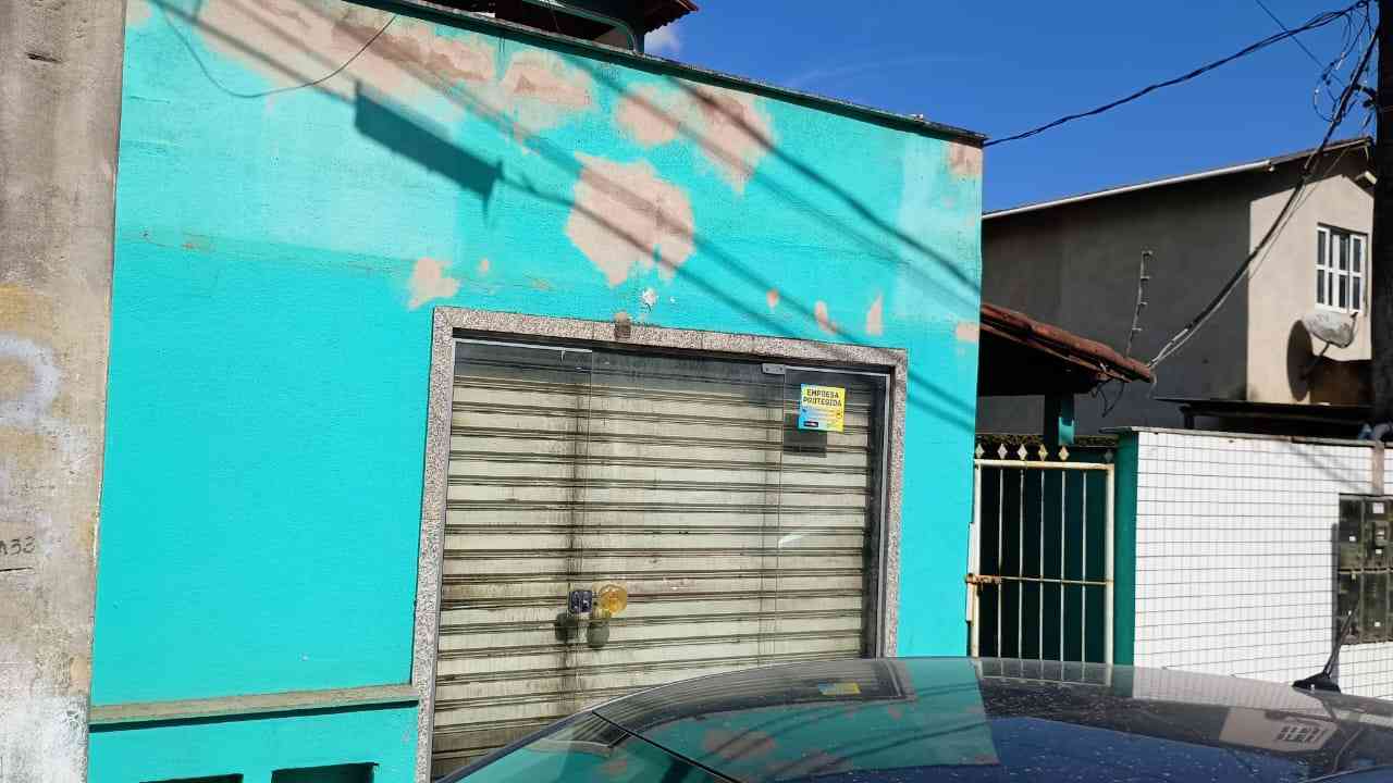 Lote com Duas casas uma Kitnet