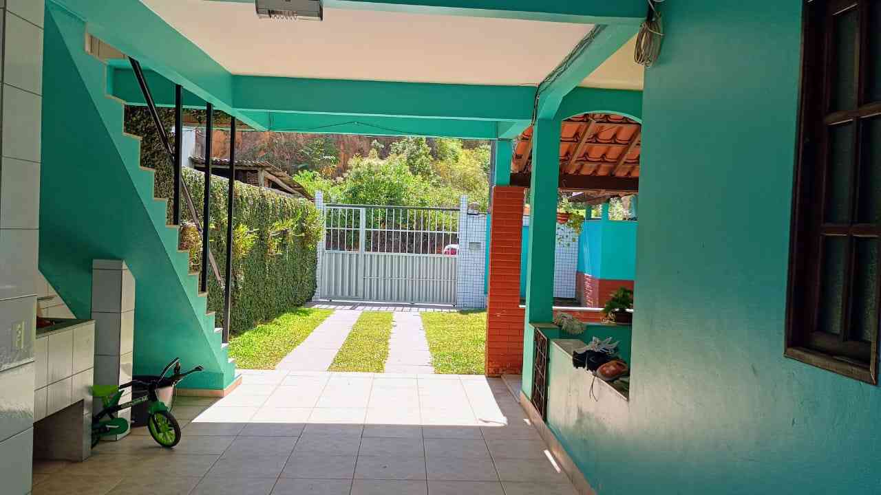 Lote com Duas casas uma Kitnet