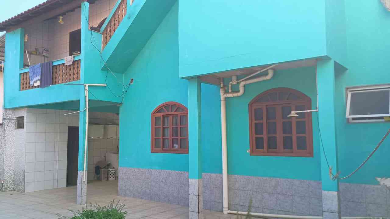 Lote com Duas casas uma Kitnet