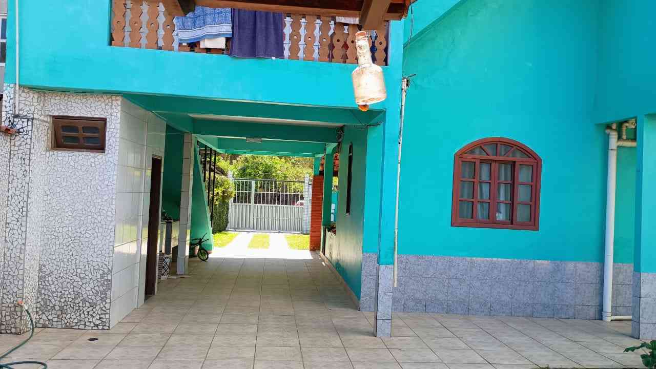 Lote com Duas casas uma Kitnet