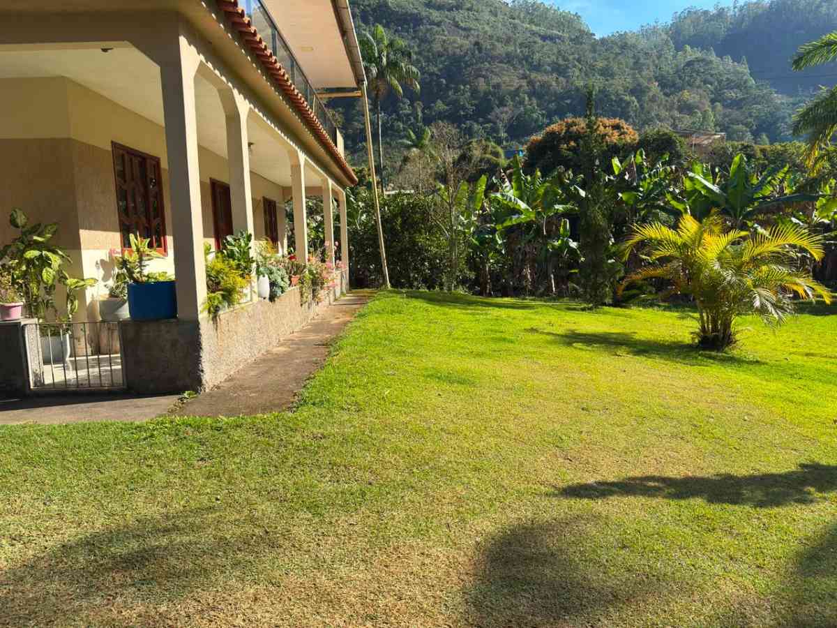 Propriedade com 2 Casas e 5.000 m² de Terreno à Venda em Pombal de Cima