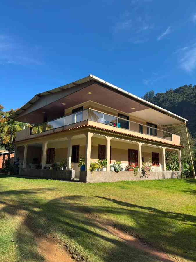 Propriedade com 2 Casas e 5.000 m² de Terreno à Venda em Pombal de Cima