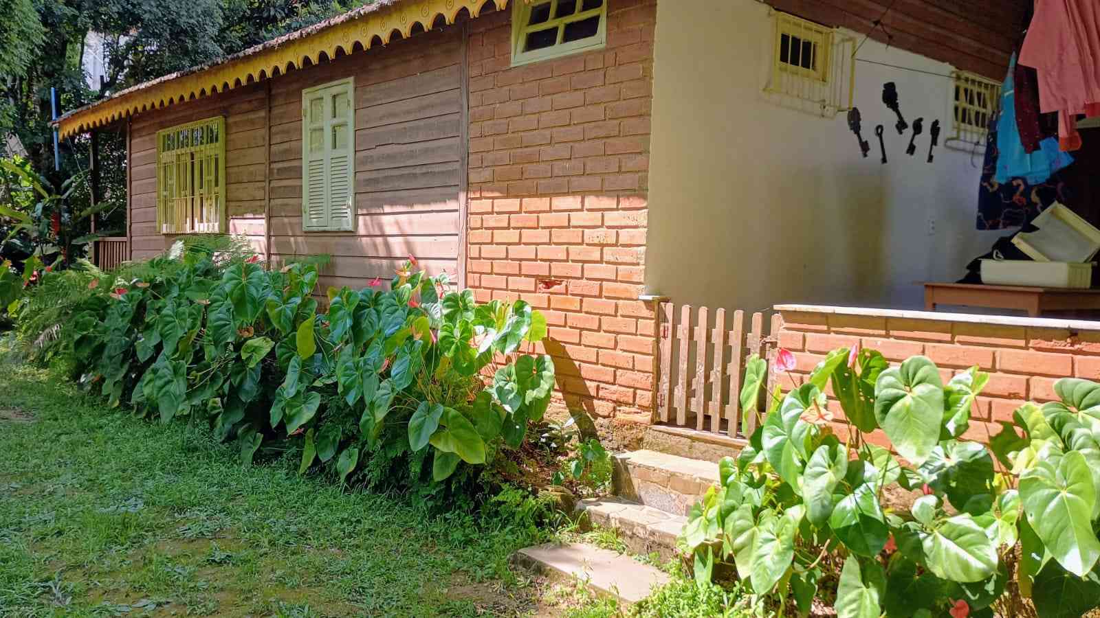 Chácara com Duas Casas