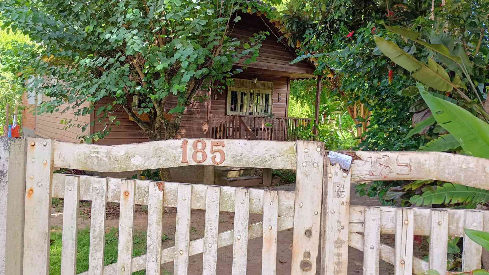 Chácara com Duas Casas
