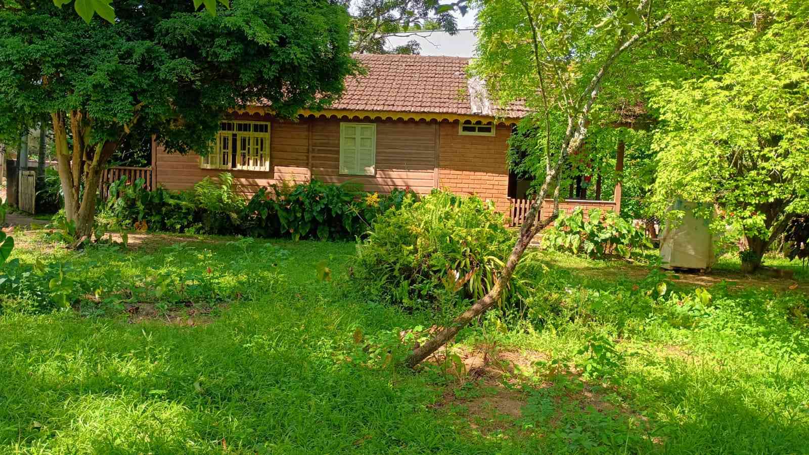 Chácara com Duas Casas