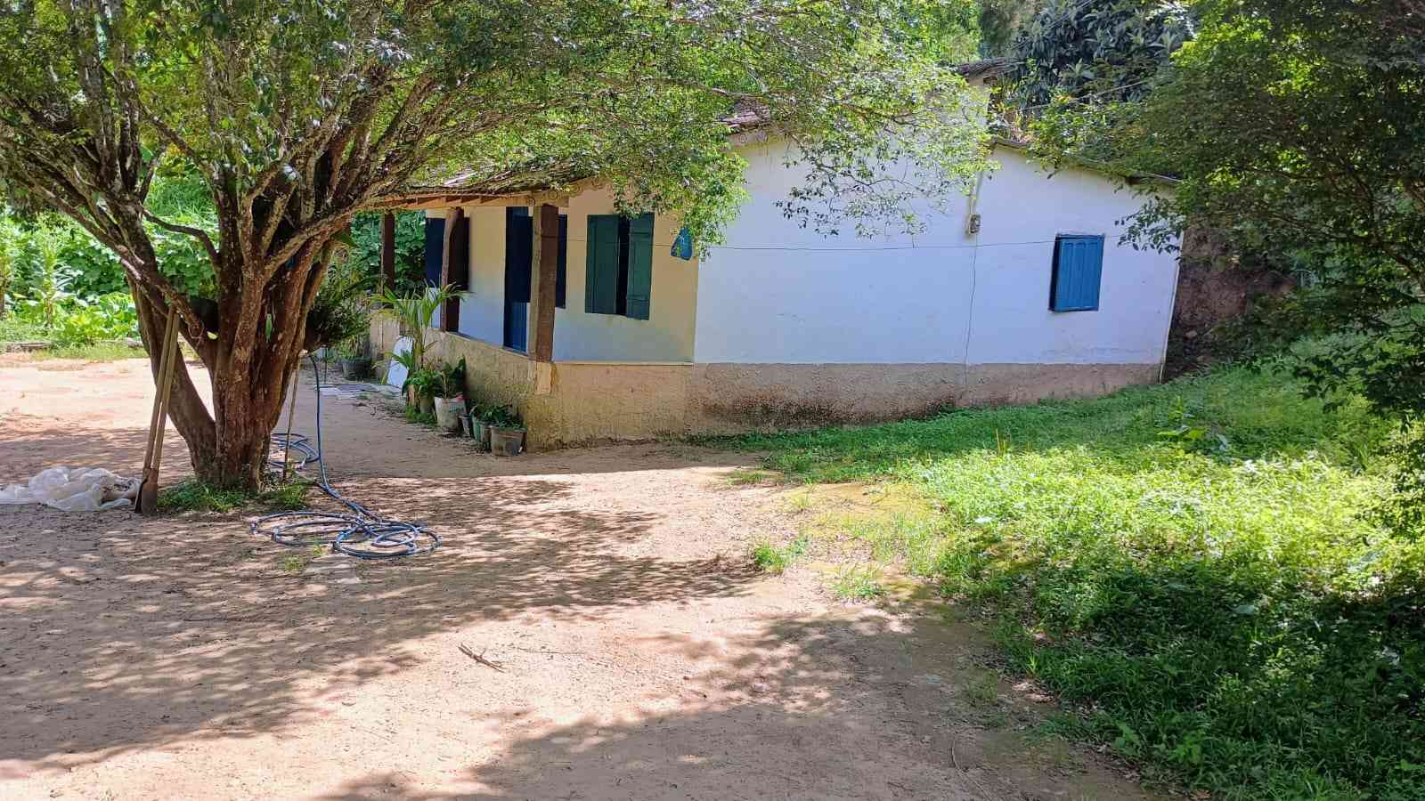 Chácara com Duas Casas