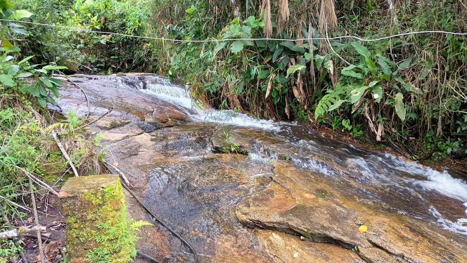 Terreno com Cachoeira