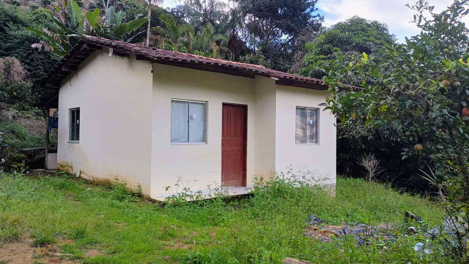 Terreno com Casa e Nascente