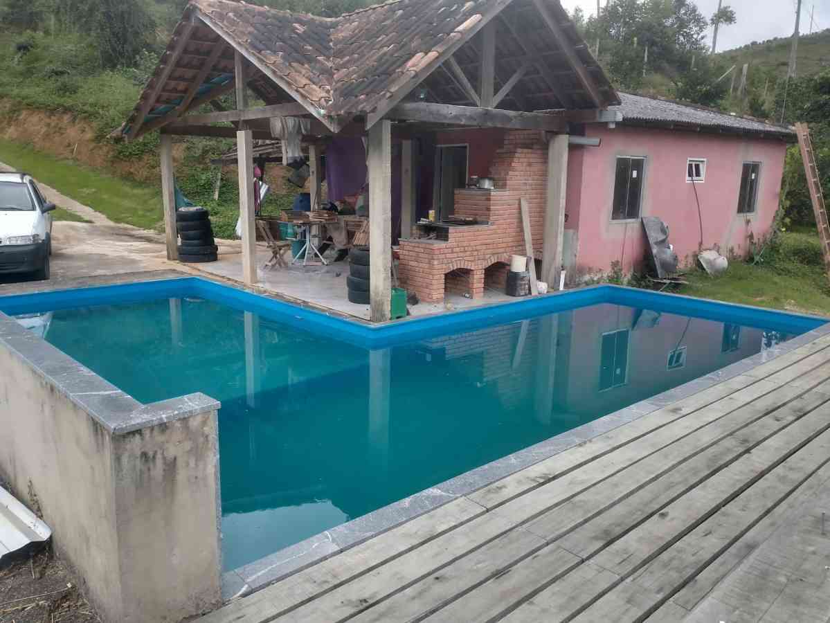 Terreno com Lagoa e Piscina