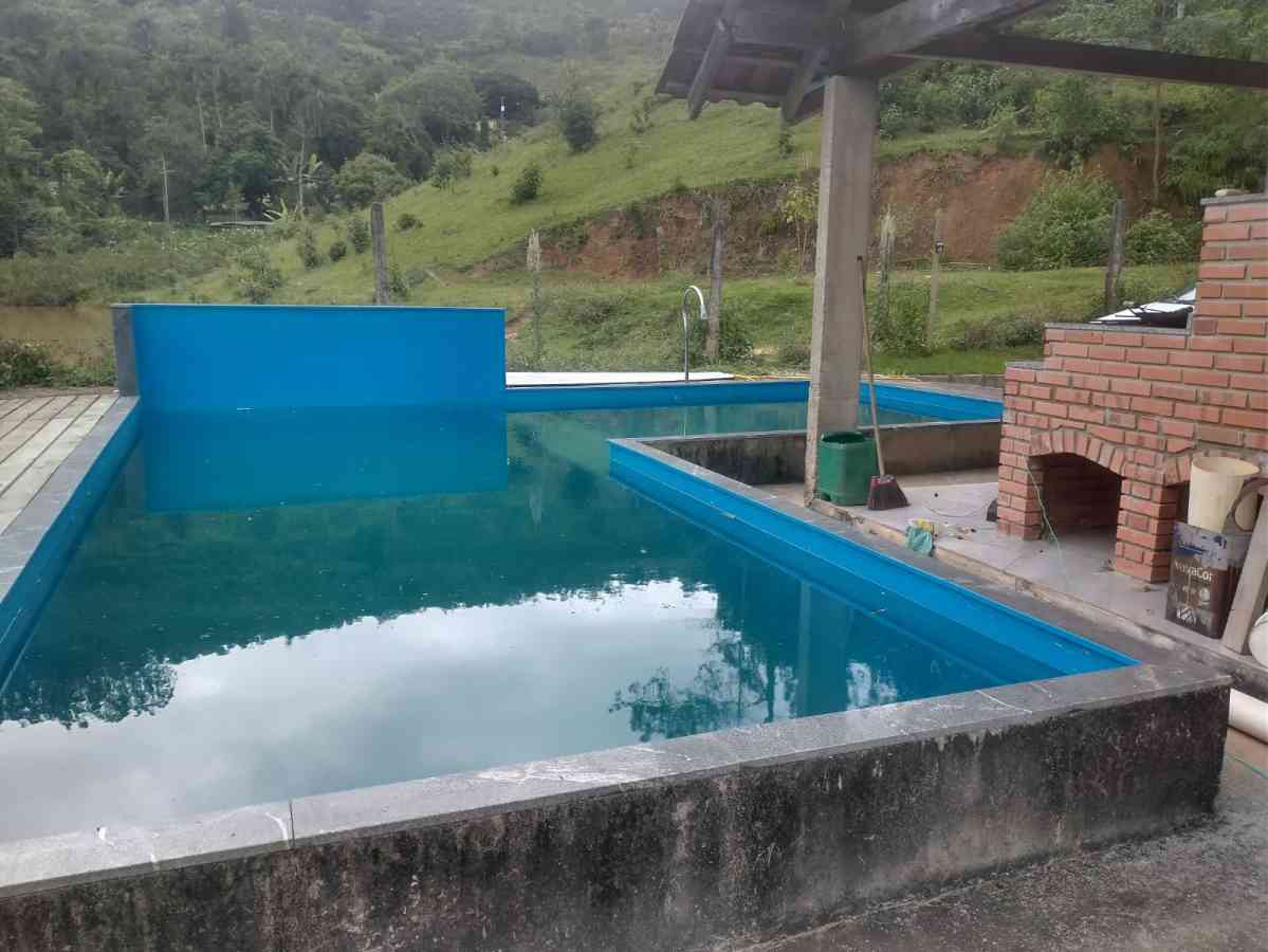 Terreno com Lagoa e Piscina